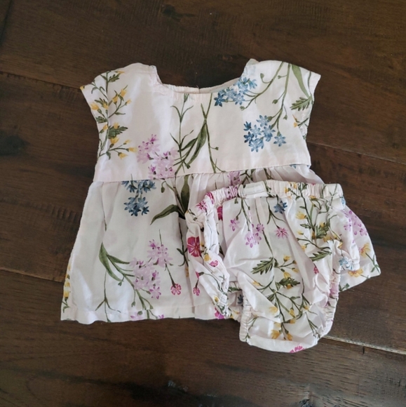 Carters - Picture 2 of 6